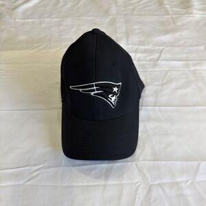 Reebok NFL New England Patriots W/Black Curved Bill Hat Fitted One Size Fits All